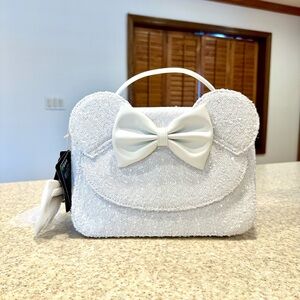 🦋LOUNGEFLY X DISNEY BRIDAL
COLLECTION MINNIE MOUSE SEQUIN
WEDDING CROSSBODY BAG
